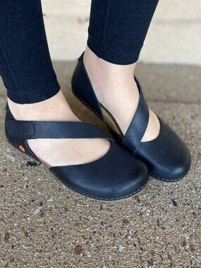 Art - Creta Black - Multiple Sizes (NEW W/ BOX)